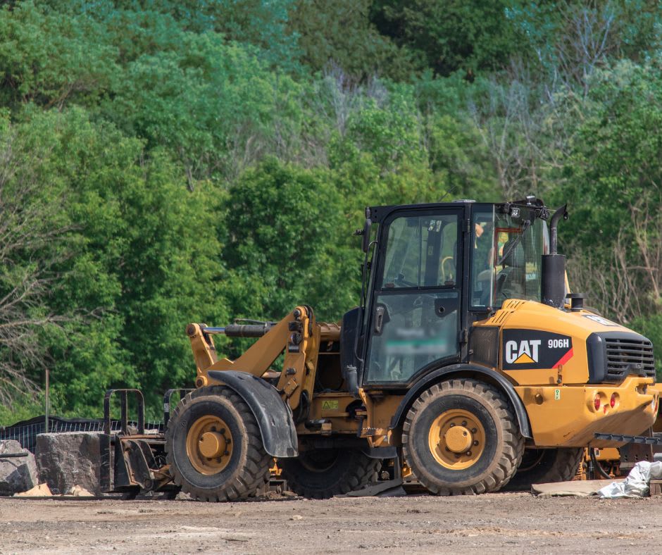 Caterpillar 906h wheel loader with forks